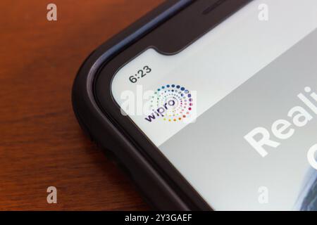 Le site Web Wipro s'affiche sur un écran iPhone. Wipro est une multinationale basée en Inde qui fournit principalement des services INFORMATIQUES, des BPO et des conseils Banque D'Images