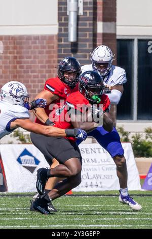 DeKalb, États-Unis. 31 août 2024. Le joueur DE NIU évite les tacles lors de l'ouverture de la saison 2024 de la NCAA pour les Huskies de l'Université Northern Illinois contre les Leathernecks de l'Université Western Illinois au Huskie Stadium. Score final : NIU 54:15 WIU. (Photo de Raj Chavda/SOPA images/SIPA USA) crédit : SIPA USA/Alamy Live News Banque D'Images