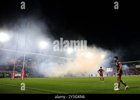 Leigh, Royaume-Uni. 13 septembre 2024. Des feux d'artifice sont déclenchés lors du match Leigh Leopards vs Hull KR de Betfred Super League Round 26 au Leigh Sports Village, Leigh, Royaume-Uni, le 13 septembre 2024 (photo par Gareth Evans/News images) à Leigh, Royaume-Uni le 13/09/2024. (Photo de Gareth Evans/News images/SIPA USA) crédit : SIPA USA/Alamy Live News Banque D'Images