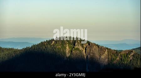 Ridgetop sur la frontière du parc attrape la lumière du matin dans le parc national du Mont Rainier Banque D'Images