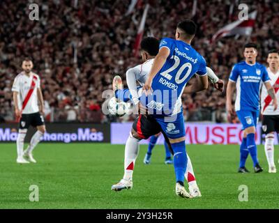 Fin du match. River gagne contre l'Atletico Tucuman 4-1. La prochaine date affrontera Boca Juniors dans une nouvelle édition du Super Clasico argentin. Buts de Gonzalez pires, Borja, Colidio et Meza. Club Atletico River plate fait face à l'Atletico Tucumán au stade Mas Monumental de Núñez, Buenos Aires. La date 14 de la Ligue de football professionnel AFA se poursuit après la date FIFA des qualifications sud-américaines de la Coupe du monde 2026. @Facamorales à usage éditorial exclusif crédit : Facundo Morales/Alamy Live News Banque D'Images