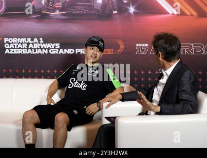 Bakou, Azerbaïdjan. 12 septembre 2024. Zhou Guanyu (G), pilote chinois de Kick Sauber, reçoit une interview avant le Grand Prix de formule 1 d'Azerbaïdjan à Bakou, Azerbaïdjan, le 12 septembre 2024. Crédit : Tofik Babayev/Xinhua/Alamy Live News Banque D'Images