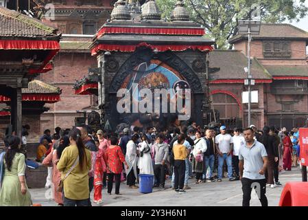 La place Hanuman Dhoka Durbar, située au cœur de Katmandou, au Népal, est un témoignage captivant de la riche histoire et de la culture de Katmandou Banque D'Images