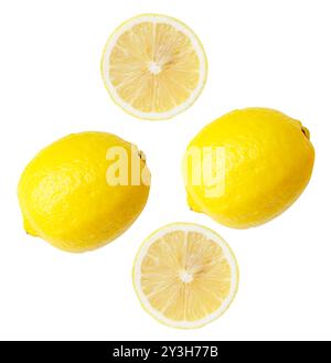 Vue de dessus ensemble de deux fruits frais de citron jaune mûr avec des moitiés ou des tranches est isolé sur fond blanc avec chemin de découpage. Banque D'Images