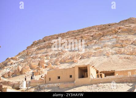 la vue de la montagne dakrour au milieu du désert du sahara siwa egypte Banque D'Images