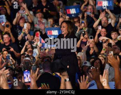Wilkes barre, États-Unis. 13 septembre 2024. Kamala Harris vue après son discours lors d'un rassemblement de campagne à Wilkes-barre. Kamala Harris lors d'un rassemblement de campagne à Wilkes-barre, États-Unis - 13 septembre crédit : SOPA images Limited/Alamy Live News Banque D'Images