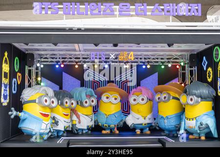 Séoul, Corée du Sud - 2 août 2024 : affichage de Despicable me 4 Pop-up au DDP, Dongdaemun Design Plaza , avec BTS Banque D'Images