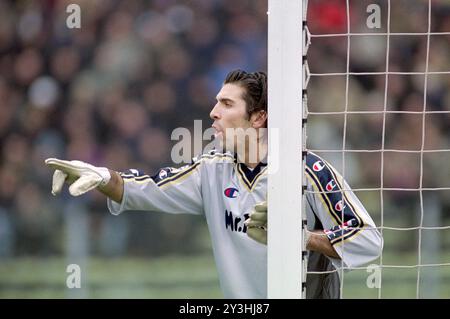 Parme Italie 26/2000 : Gianluigi Buffon,gardien de but de l'AC Parme lors du match du championnat de football Seria A 2000-2001 Parme - Lazio Banque D'Images