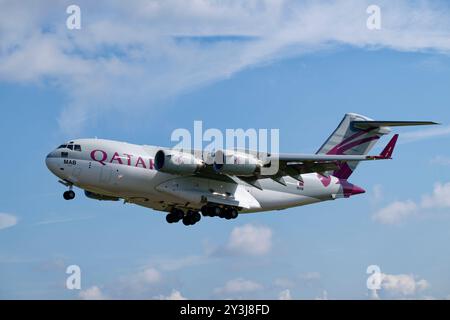 Qatar Emiri Air Force Boeing C-17 Globemaster III MAB du 10th Squadron arrive à la base aérienne de la RAF Fairford pour le RIAT Banque D'Images