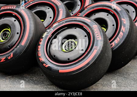 Bakou, Azerbaïdjan. 14 septembre 2024. Pneus Pirelli. 14.09.2024. Championnat du monde de formule 1, Rd 17, Grand Prix d'Azerbaïdjan, Bakou Street circuit, Azerbaïdjan, jour de qualification. Le crédit photo devrait se lire : XPB/Alamy Live News. Banque D'Images