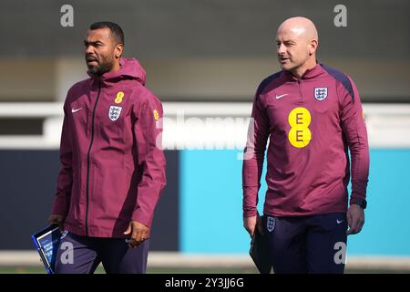 Dossier photo datée du 06/09/24 d'Ashley Cole et Lee Carsley. Ashley Cole, assistante par intérim de l'Angleterre, a quitté Birmingham pour rejoindre l'Association de football en tant qu'entraîneur national à temps plein. L’ancien arrière gauche ce mois-ci est passé de son rôle avec les moins de 21 ans d’Angleterre à l’équipe senior dans le cadre de la configuration d’entraîneur du patron intérimaire Lee Carsley. Date d'émission : samedi 14 septembre 2024. Banque D'Images