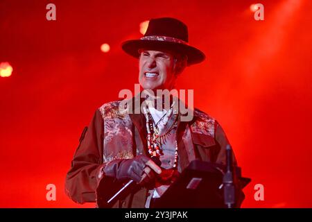 Perry Farrell se produit avec Jane's Addiction au Pier 17 Rooftop le 11 septembre 2024 à New York. Banque D'Images