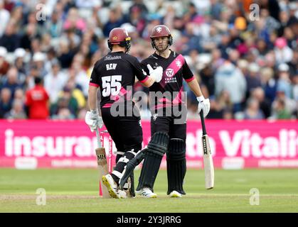 Sean Dickson de Somerset (à droite) célèbre 50 runs lors de la demi-finale Vitality Blast T20 à Edgbaston, Birmingham. Date de la photo : samedi 14 septembre 2024. Banque D'Images