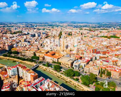 Vue panoramique aérienne du centre-ville de Murcia. Murcia est une ville dans le sud-est de l'Espagne. Banque D'Images