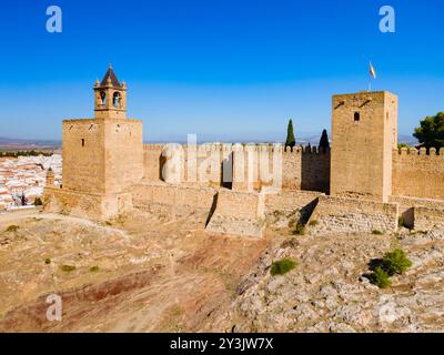 Alcazaba d'Antequera vue panoramique aérienne. L'Alcazaba d'Antequera est une forteresse mauresque de la ville d'Antequera dans la province de Malaga, la commune Banque D'Images