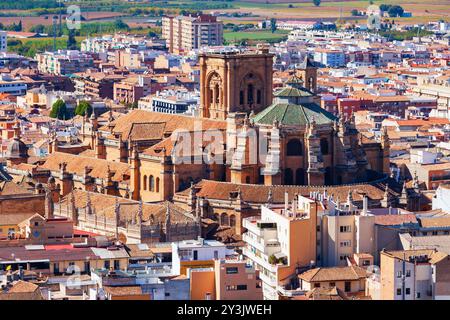 Vue panoramique aérienne de la cathédrale de Grenade. Cathédrale d'Incarnation ou Santa Iglesia Catedral est une église catholique romaine dans la ville de Grenade, Andalousie en S Banque D'Images