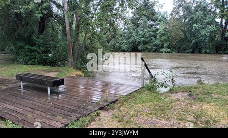 Brno, République tchèque. 14 septembre 2024. Inondation de la rivière Svratka, dont le niveau monte à Jundrov près du barrage de Brno, République tchèque, 14 septembre 2024. Crédit : Meitner Zdenek/CTK photo/Alamy Live News Banque D'Images