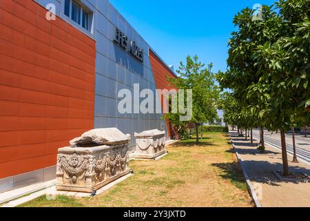 Efes Muzesi signifie Musée Ephèse est un musée archéologique. Ephèse est une ancienne ville grecque dans la ville moderne Selcuk dans la province d'Izmir en Turquie. Banque D'Images