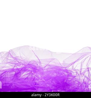 Beau tissu de tulle violet sur fond blanc Banque D'Images