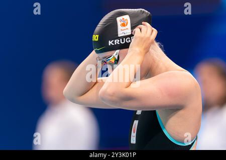 Nanterre, France. 30 août 2024. NANTERRE, FRANCE - AOÛT 30 : Lisa Kruger des pays-Bas avant de participer au 100m brasse féminin - finale SB9 lors du jour 2 des Jeux paralympiques d'été de para natation - Paris 2024 à Paris la Defense Arena le 30 août 2024 à Nanterre, France. (Photo de Joris Verwijst/Agence BSR) crédit : Agence BSR/Alamy Live News Banque D'Images