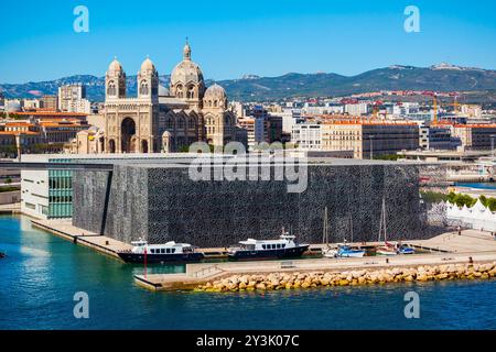 Musée des civilisations européennes et méditerranéennes et Cathédrale de Marseille à Marseille Banque D'Images