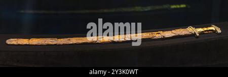 Oslo - 12 février 2023 : anciennes épées vikings au Musée historique d'Oslo, Norvège Banque D'Images