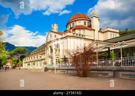 De Kurhaus Meran est un célèbre bâtiment et un symbole de la ville de Merano dans le Tyrol du Sud en Italie du nord Banque D'Images