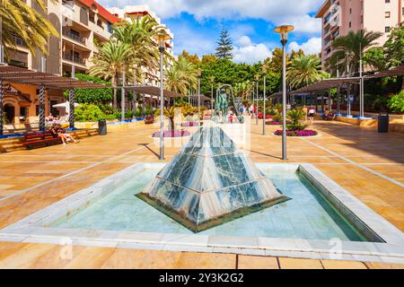 Marbella, Espagne - 24 octobre 2021: Salvador Dali sculptures sur l'avenue Avenida del Mar dans la ville de Marbella dans la province de Malaga en Andalousie Banque D'Images