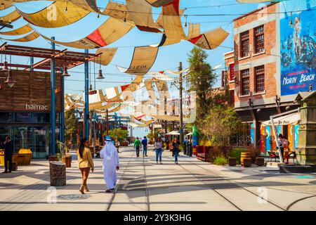 Dubaï, Émirats arabes unis - février 27, 2019 : La Mer ou Jumeirah Beach town est une plage publique de la ville de Dubaï aux Émirats Banque D'Images
