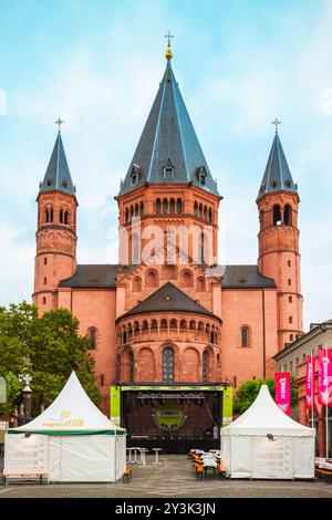 MAINZ, ALLEMAGNE - 25 juin 2018 : Cathédrale de Mayence est situé sur la place du marché de la vieille ville Banque D'Images