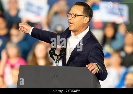 Wilkes-barre, Pennsylvanie, États-Unis. 13 septembre 2024. Le gouverneur de Pennsylvanie Josh Shapiro fait campagne pour Kamala Harris pour le poste de président au Centre athlétique McHale de Wilkes University à Wilkes-barre, PA (crédit image : © Lev Radin/Pacific Press via ZUMA Press Wire) USAGE ÉDITORIAL SEULEMENT! Non destiné à UN USAGE commercial ! Banque D'Images