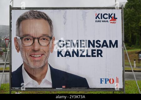 Wahlplakat zur Nationalratswahl, AM 29. Septembre 2024 à Österreich. DAS Bild zeigt ein Plakat der freiheitlichen Partei Österreichs FPÖ mit einem Abbild des Parteiobmanns Herbert Kickl. DAS Bild wurde am am 12.09.2024 im Raum Gmunden, Oberösterreich fotografiert, 2024 - Wahlplakat zur Nationalratswahl, am 29. Septembre 2024 à Österreich. DAS Bild zeigt ein Plakat der, AM 12.09.2024. *** Affiche électorale pour l'élection du Conseil national, le 29 septembre 2024 en Autriche la photo montre une affiche du Parti de la liberté d'Autriche FPÖ avec une photo du président du parti Herbert Kickl le pictu Banque D'Images