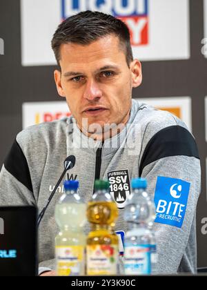 Ulm, Deutschland. 14 septembre 2024. Thomas Woerle, Cheftrainer (SSV Ulm 1846) BEI der Pressekonferenz nach dem Spiel, GER, SSV Ulm 1846 vs. 1. FC Nuernberg, Fussball, 2. Bundesliga, Spielzeit 2024/2025, 14.09.2024, la réglementation DFB/DFL interdit toute utilisation de photographies comme séquences d'images et/ou quasi-vidéo. Foto : EIBNER/Michael Schmidt crédit : dpa/Alamy Live News Banque D'Images