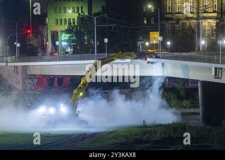 Aux premières heures du matin, une section du pont Carola s'est effondrée pour des raisons inconnues. Sur une longueur d'environ 100 mètres, la section sur wh Banque D'Images