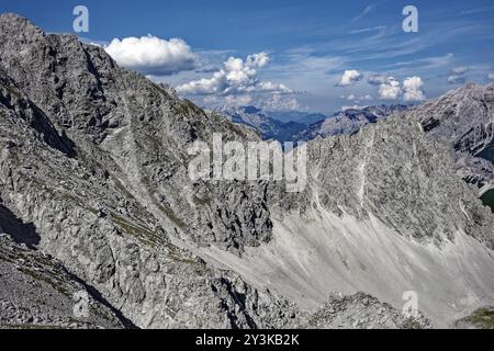 Au Hafelekar, vue du Karwendelblick de la Nordkette d'Innsbruck aux montagnes de Karwendel dans les Alpes, paysage alpin, Innsbruck, Tyrol, Banque D'Images