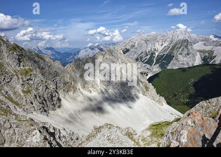 Au Hafelekar, vue du Karwendelblick de la Nordkette d'Innsbruck aux montagnes de Karwendel dans les Alpes, paysage alpin, Innsbruck, Tyrol, Banque D'Images