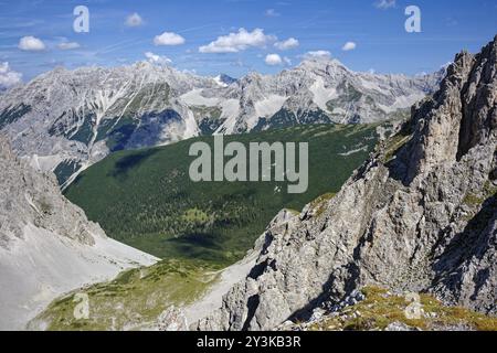 Au Hafelekar, vue du Karwendelblick de la Nordkette d'Innsbruck aux montagnes de Karwendel dans les Alpes, paysage alpin, Innsbruck, Tyrol, Banque D'Images