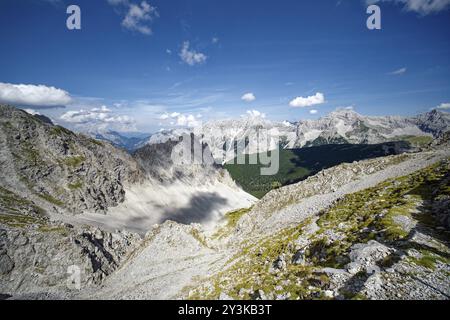 Au Hafelekar, vue du Karwendelblick de la Nordkette d'Innsbruck aux montagnes de Karwendel dans les Alpes, paysage alpin, Innsbruck, Tyrol, Banque D'Images