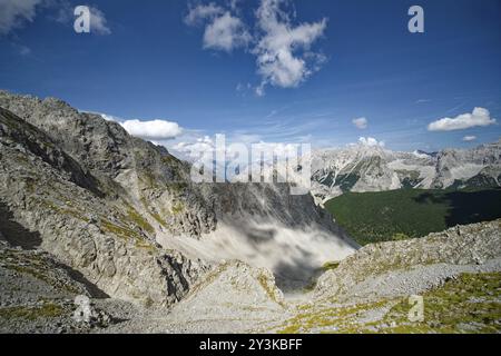 Au Hafelekar, vue du Karwendelblick de la Nordkette d'Innsbruck aux montagnes de Karwendel dans les Alpes, paysage alpin, Innsbruck, Tyrol, Banque D'Images