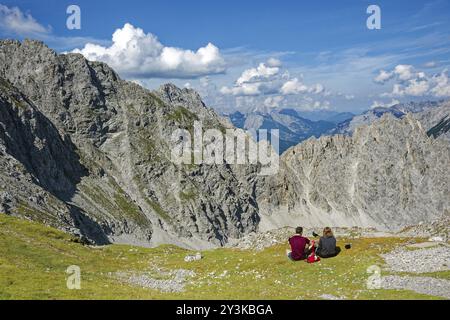 Au Hafelekar, vue du Karwendelblick de la Nordkette d'Innsbruck aux montagnes de Karwendel dans les Alpes, paysage alpin, Innsbruck, Tyrol, Banque D'Images