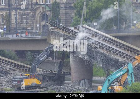 Aux premières heures du matin, une section du pont Carola s'est effondrée pour des raisons inconnues. Sur une longueur d'environ 100 mètres, la section sur wh Banque D'Images