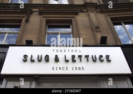 Leeds, West yorkshire, 17 juin 2021 : panneau au-dessus du pub de laitue limace dans Boar Lane à leeds Banque D'Images