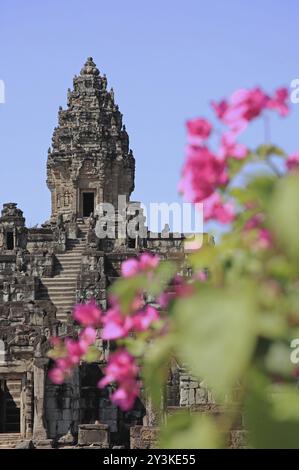 Temple de Bakhong, qui fait partie du groupe Roluos à Angkor, Cambodge, Asie Banque D'Images