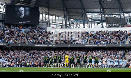 Manchester, Royaume-Uni. 14 septembre 2024. Une minute d'applaudissements est accordée à l'ancien entraîneur Sven-Goran Eriksson avant le match de premier League à l'Etihad Stadium, Manchester. Le crédit photo devrait se lire : Andrew Yates/Sportimage crédit : Sportimage Ltd/Alamy Live News Banque D'Images