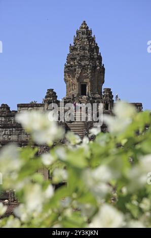 Temple de Bakhong, qui fait partie du groupe Roluos à Angkor, Cambodge, Asie Banque D'Images