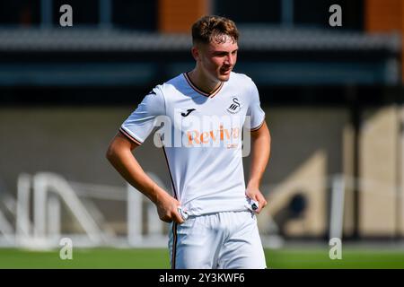 Landore, Swansea, pays de Galles. 14 septembre 2024. Morgan Bates de Swansea City lors du match de la Ligue de développement professionnel des moins de 18 ans entre Swansea City et Wigan Athletic au JOMA High performance Centre à Landore, Swansea, pays de Galles, Royaume-Uni le 14 septembre 2024. Crédit : Duncan Thomas/Majestic Media/Alamy Live News. Banque D'Images