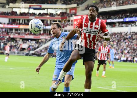 EINDHOVEN - Thomas Ouwejan du NEC Nijmegen, Ryan Flamingo du PSV Eindhoven lors du match néerlandais Eredivisie entre le PSV Eindhoven et le NEC Nijmegen au stade Phillips le 14 septembre 2024 à Eindhoven, pays-Bas. ANP OLAF KRAAK Banque D'Images