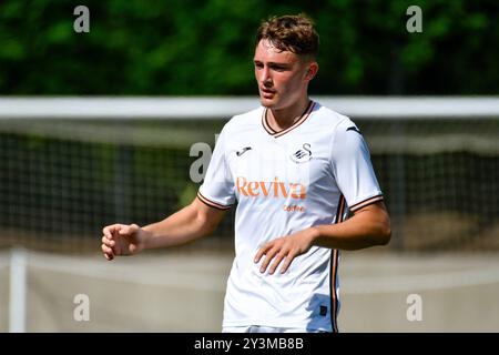 Landore, Swansea, pays de Galles. 14 septembre 2024. Morgan Bates de Swansea City lors du match de la Ligue de développement professionnel des moins de 18 ans entre Swansea City et Wigan Athletic au JOMA High performance Centre à Landore, Swansea, pays de Galles, Royaume-Uni le 14 septembre 2024. Crédit : Duncan Thomas/Majestic Media/Alamy Live News. Banque D'Images