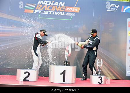 Chennai, INDE. 14 septembre 2024. Jaden Pariat de Bangalore Speedsters célèbre sa victoire dans la course 1 de la troisième ronde du Championnat indien F4 à Chennai, INDE. Crédit : Ranjith Kumar/Alamy Live News. Banque D'Images