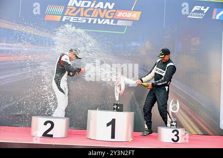 Chennai, INDE. 14 septembre 2024. Jaden Pariat de Bangalore Speedsters célèbre sa victoire dans la course 1 de la troisième ronde du Championnat indien F4 à Chennai, INDE. Crédit : Ranjith Kumar/Alamy Live News. Banque D'Images